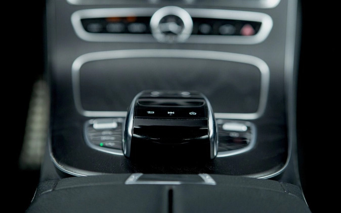 Mercedes-Benz Klasa E cena 164900 przebieg: 112350, rok produkcji 2019 z Mielec małe 562